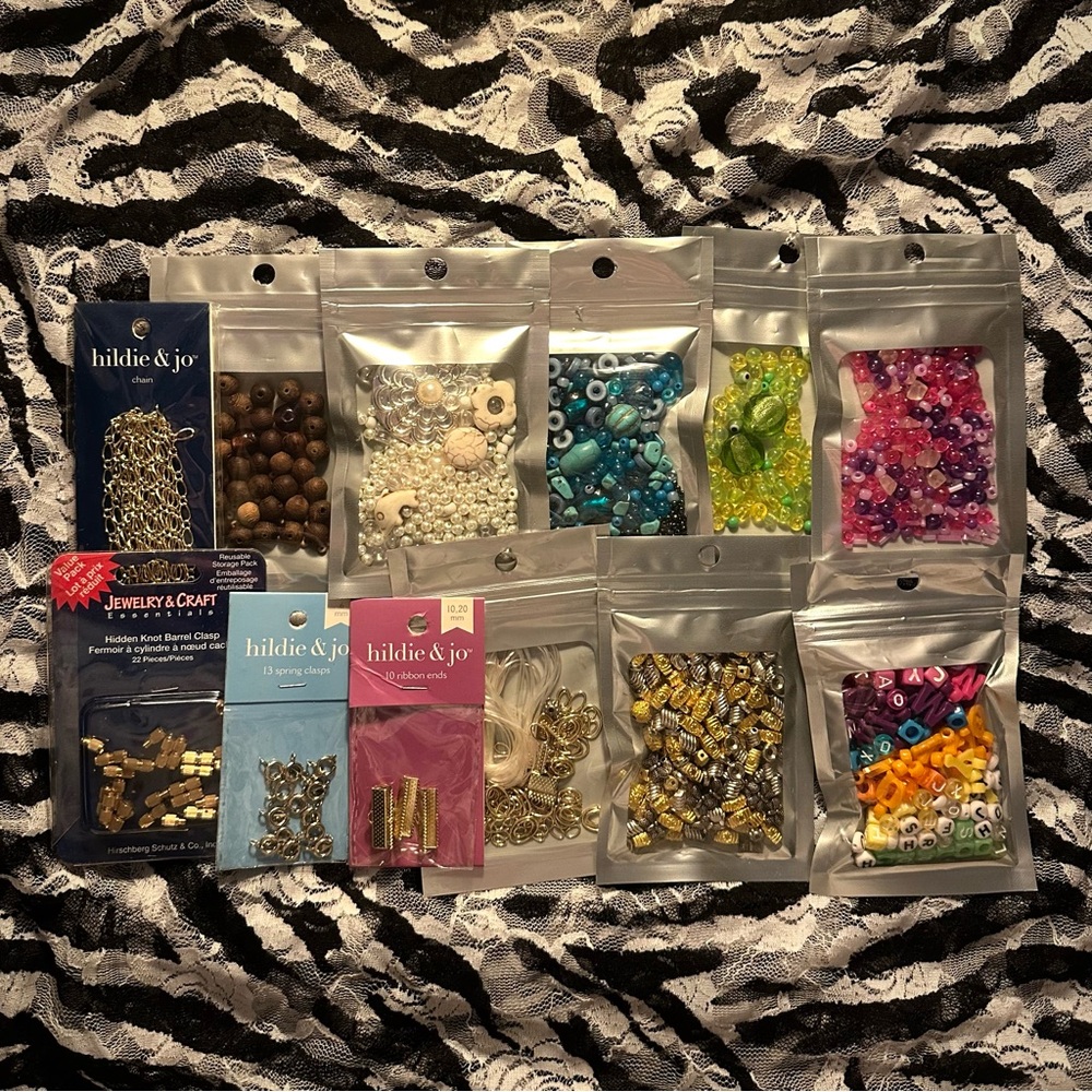 Hildie & Jo Bead and Jewelry Making Kit
